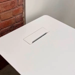интегрированный блок с выдвижными розетками 220В и USB-портами в деревянную столешницу