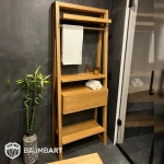 Фактура дубовых полок и удобный выдвижной ящик для косметики в дубовой этажерке.