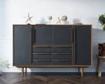 Светлый скандинавский интерьер спальни с графитовым комодом Bruni у стены, деревянный пол и простые формы.