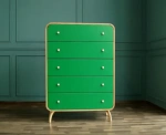 Крупный план изогнутых ножек и круглых ручек комода Ellipse из натурального ясеня