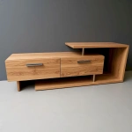 Фото дизайнерской тумбы из светлого массива дерева с асимметричной формой и подвижной секцией в современной гостиной