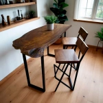 Готовый гарнитур: барный стол из карагача и стулья с металлокаркасом в интерьере рустик