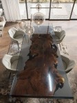 Купить большой обеденный стол для семьи за сервировкой Luxury Wood