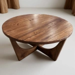 1Круглый деревянный журнальный столик из карагача в современной гостиной на светлом ковре