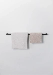 Металлическая вешалка MyOry TowelCon с полотенцами в интерьере ванной комнаты в стиле лофт | круглый профиль