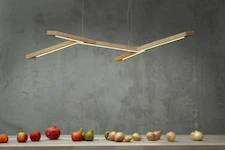 Деревянная LED люстра Twig Wood над большим столом в столовой