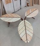 Три толика Leaf из массива березы в цеху после ручной шлифовки и покрытия маслами