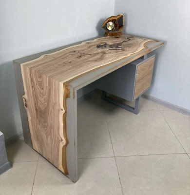  письменный стол "smoke" из слэба карагача и дымчатой смолы  Каталог мебели из России - AdtPro Id-7