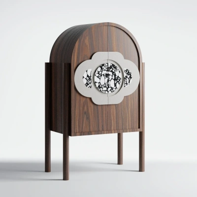 Высокий дизайнерский комод “Луизиана” фасад натуральный корневой срез северо-американского ореха украшенный вставкой венецианский камень 