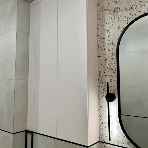 Сантехнический шкаф над инсталляцией для ванной комнаты