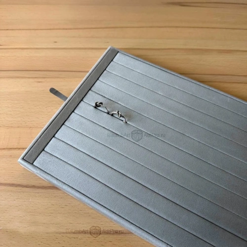 Серый планшет-органайзер – идеальное решение для элегантного и функционального хранения ювелирных украшений