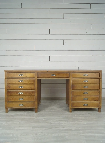 Заказать эксклюзивный рабочий письменный стол в классическом стиле с ящиками "Gouache" цвет коричневый, который станет приятным дополнением к неповторимому дизайну вашей комнаты. Каталог мебели из России - AdtPro. Id-0