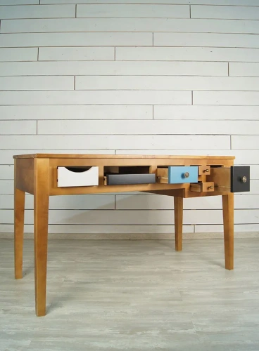 Изготовленная нами мебель на заказ - рабочий стол "Aquarelle birch" несомненно станет предметом интеьера, на который невозможно будет необратить внимание. Каталог мебели из России - AdtPro. Id-2