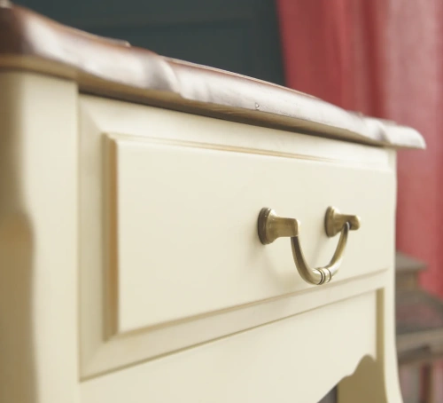 Ваш интерьер украсит оригинальный прикроватная тумбочка с одним ящиком "Leontina".  Каталог мебели из России - AdtPro. Id-2