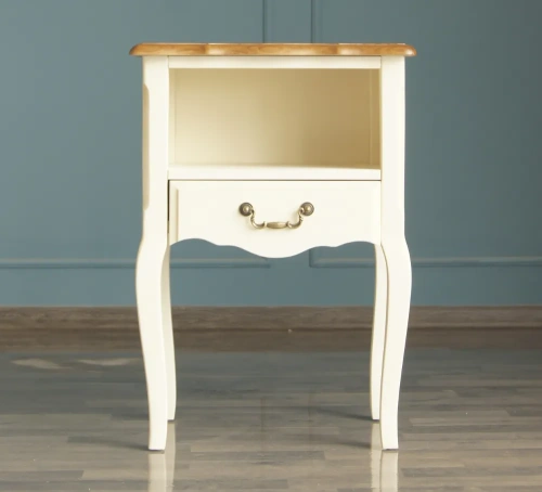 Изготовленная нами мебель на заказ - белая прикроватная тумбочка с открытой полкой "Leontina" цвет слоновая кость несомненно станет предметом интеьера, на который невозможно будет необратить внимание. Каталог мебели из России - AdtPro. Id-0
