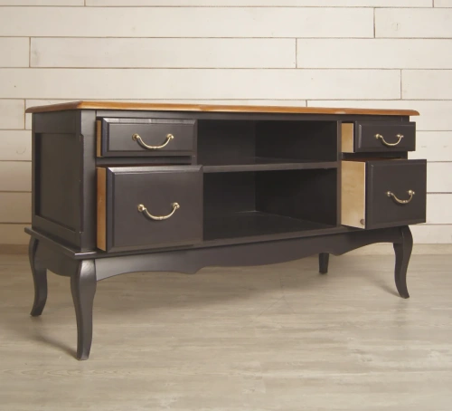 Изготовленная мебель на заказ - длинный комод   тумбы тв "Leontina black" цвет черный создаст неповторимую тмосферу в Вашей комнате. Каталог мебели из России - AdtPro. Id-2