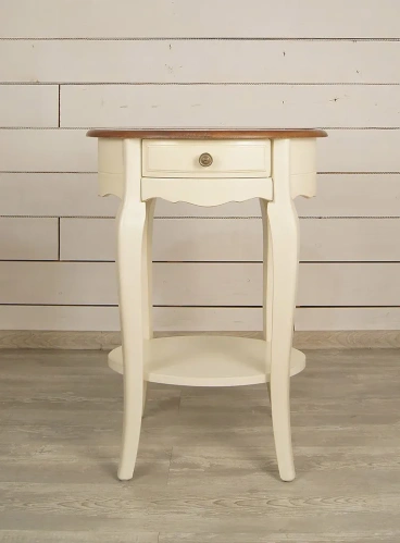 Купите овальный столик "Leontina" цвет слоновая кость и Ваш интерьер несомненно преобразиться, поскольку над изготовленной в ручную мебелью работали лучшие дизайнеры мебели. Каталог мебели из России - AdtPro. Id-1