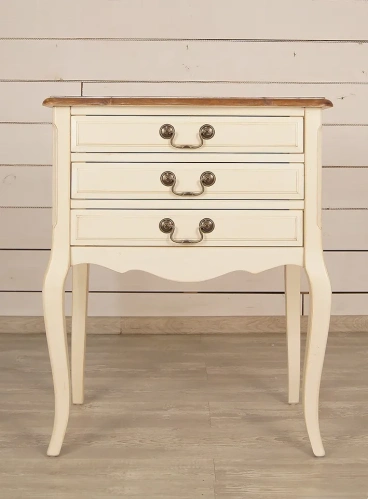 Изготовленная мебель на заказ - Белая прикроватная тумбочка на 3 ящика "Leontina" цвет слоновая кость создаст неповторимую тмосферу в Вашей комнате. Каталог мебели из России - AdtPro. Id-0