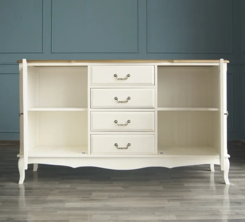 Светло бежевый почти белый комод с дверками и ящиками