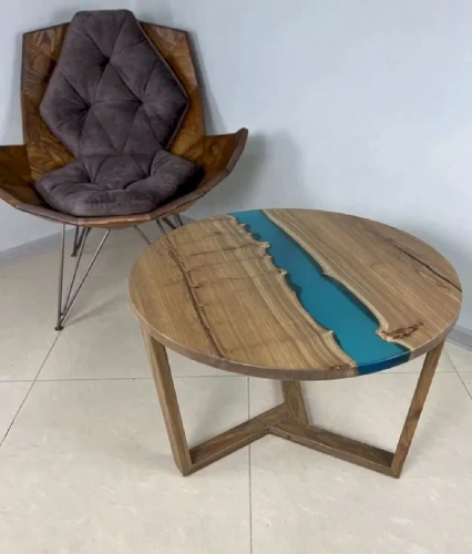  журнальный столик из массива карагача с эпоксидной смолой  Каталог мебели из России - AdtPro Id-1