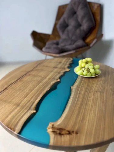  журнальный столик из массива карагача с эпоксидной смолой  Каталог мебели из России - AdtPro Id-2