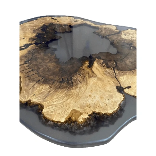  Фактура столешницы: природная пустота в клене, залитая черной эпоксидной смолой, крупный план  Каталог мебели из России - AdtPro Id-3