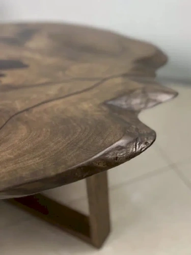  журнальный стол "beautiful" из американского ореха в сочетании с эпоксидной смолой темного оттенка  Каталог мебели из России - AdtPro Id-3