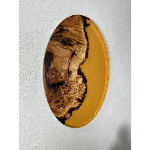  часы из массива в сочетании с эпоксидной янтарногой смолой  Каталог мебели из России - AdtPro Id-1