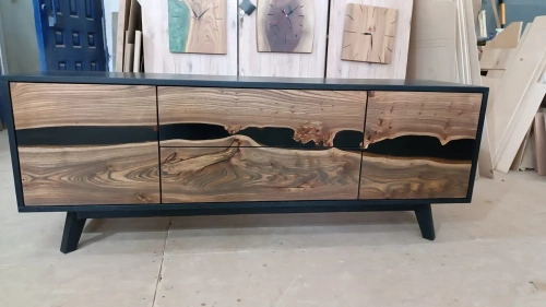 Черная тумба под тв с фасадом из слэба rарагача с эпоксидной смолой 1013-1252-a90412