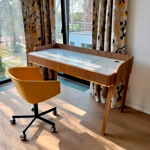 Дизайнерский письменный стол с мраморной столешницей подстолье из массива и шпона дуба BaumbArt