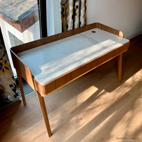 Дизайнерский рабочий стол с мраморной столешницей ножки из массива и шпона дуба САНТОРИНИ