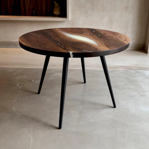 Обеденный стол из из черного ореха с молочной эпоксидной смолой в светлом интерьере Хай-тек