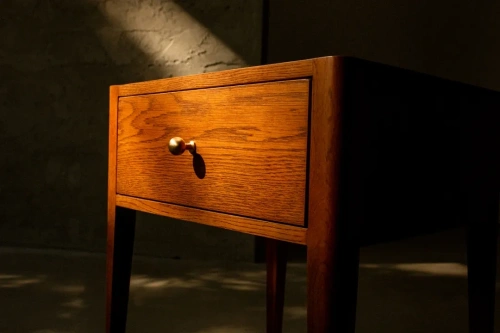 1267-66-tumbochka-prikrovatnaya-iz-massiva-duba-citizen-2d9