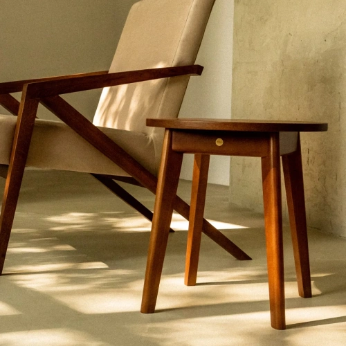 1267-71-miniatyurnyj-kofejnyj-stolik-iz-massiva-buka-073