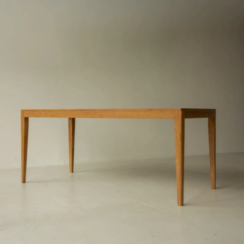 Обеденный стол Cosmo — современная классика для вашей столовой