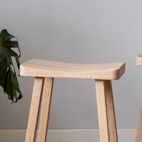 Барный табурет Цукуба  в японском стиле из массива дерева. Светлый