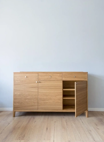 Комод Руан из массива дерева три ящика три двери