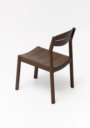 Боковой вид стула Луг, демонстрирующий эргономичную изогнутую спинку и сиденье.