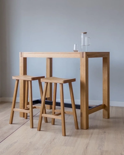 Полубарный табурет высотой соответствует стандартной высоте кухонной столешницы