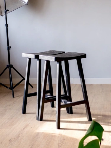 Полубарный табурет Цукуба в японском стиле из массива дерева черный