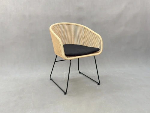 Плетёное кресло из ротанга с подушкой на металлическом каркасе Амбер