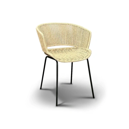 Плетеное кресло из искусственного ротанга Луи, общий вид спереди на белом фоне