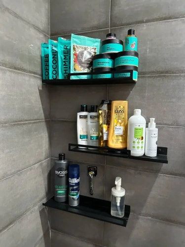 1280-000027-komplekt-iz-3-h-nastennyh-vitrinnyh-metallicheskih-polok-s-bortikami-myory-elegance-04