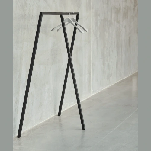 Металлическая стойка для одежды MyOry Horiz в интерьере прихожей