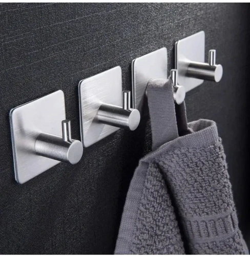 Настенные крючки MyOry Aura в интерьере современной прихожей