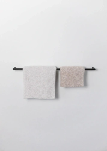 Металлическая вешалка MyOry TowelCon с полотенцами в интерьере ванной комнаты в стиле лофт