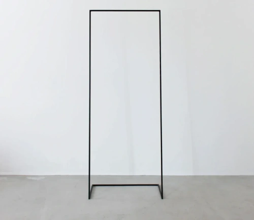 Напольная вешалка MyOry Rail для одежды в интерьере в стиле лофт