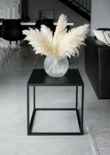 Прикроватный столик MyOry Ki металлический куб в интерьере спальни