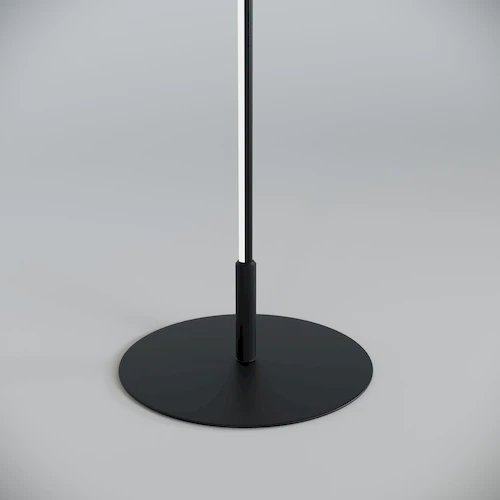 Крупный план напольного светильника SimpLumen, матовая черная основа из металла