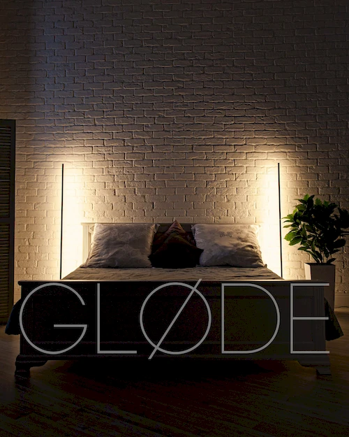Напольный светильник  SimpLumen рядом с кроватью в спальне, создание уютной атмосферы в интерьере лофт с кирпичной стеной
